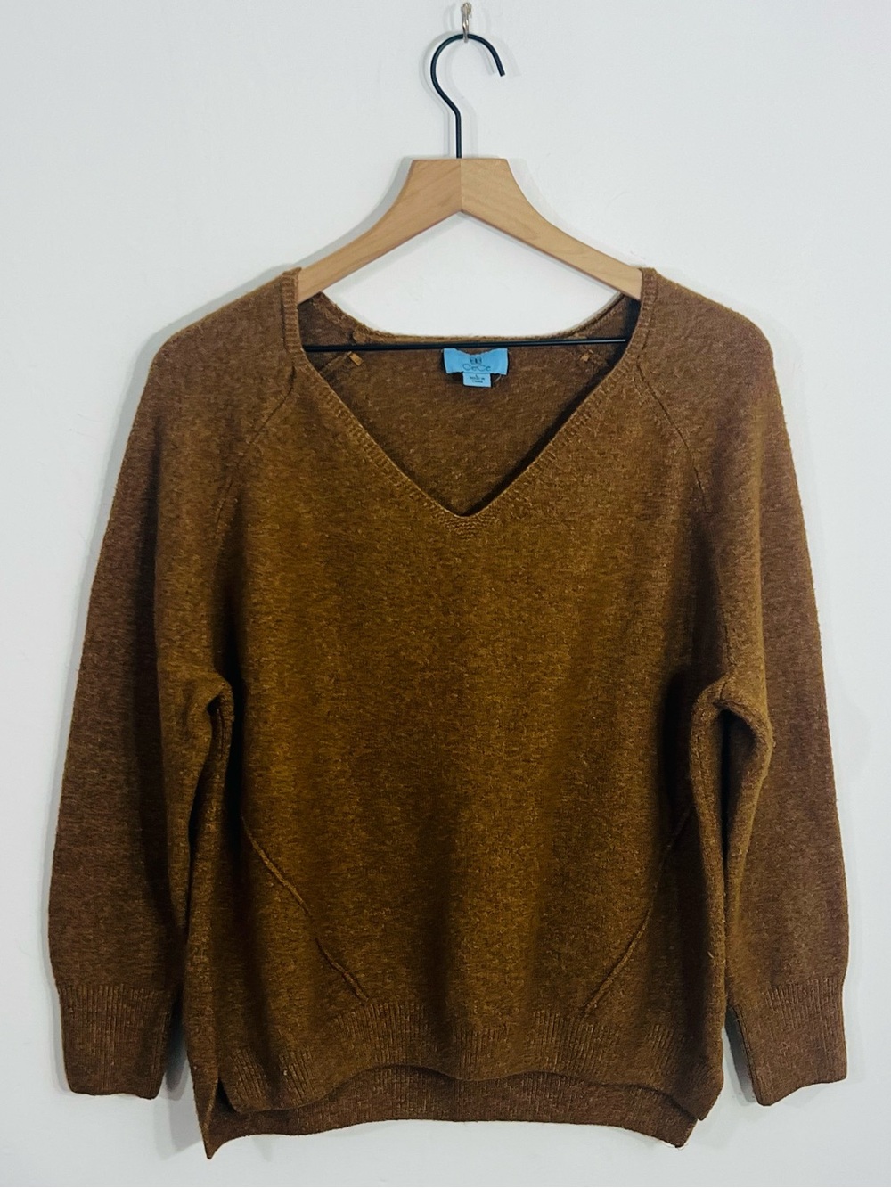 CeCe Brown Knit V-Neck Pullover Sweater Long Sleeve Flattering Stitch Line Sz L